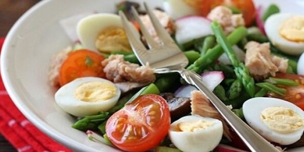 salad rau với trứng để giảm cân