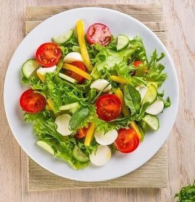 Một trong những lựa chọn cho chế độ ăn kiêng kiều mạch trong một tháng bao gồm sử dụng salad rau