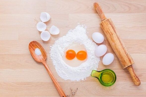 Chuẩn bị một món ăn cho chế độ ăn trứng giúp loại bỏ trọng lượng dư thừa