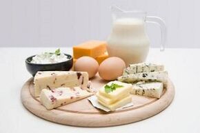 Trứng, sữa ít béo và các sản phẩm sữa lên men cho chế độ ăn giàu protein