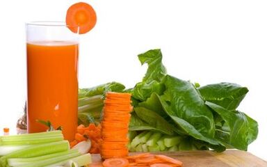 nước ép cà rốt và rau cho bệnh viêm dạ dày